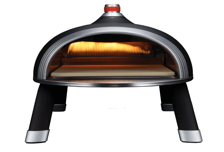 Kompakt, gázüzemű Diavolo pizzakemence elölről nézve, működés közben, látható belső lánggal és pizzasütő kővel.