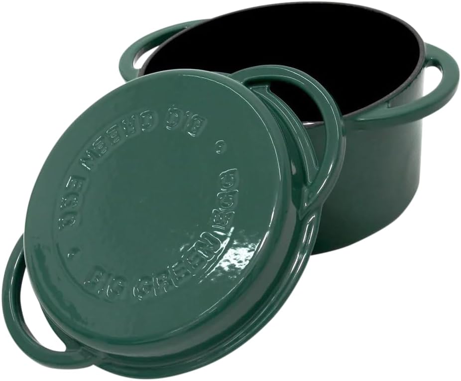  Big Green Egg zöld kerek öntöttvas lábas levehető fedővel, termékfotón.