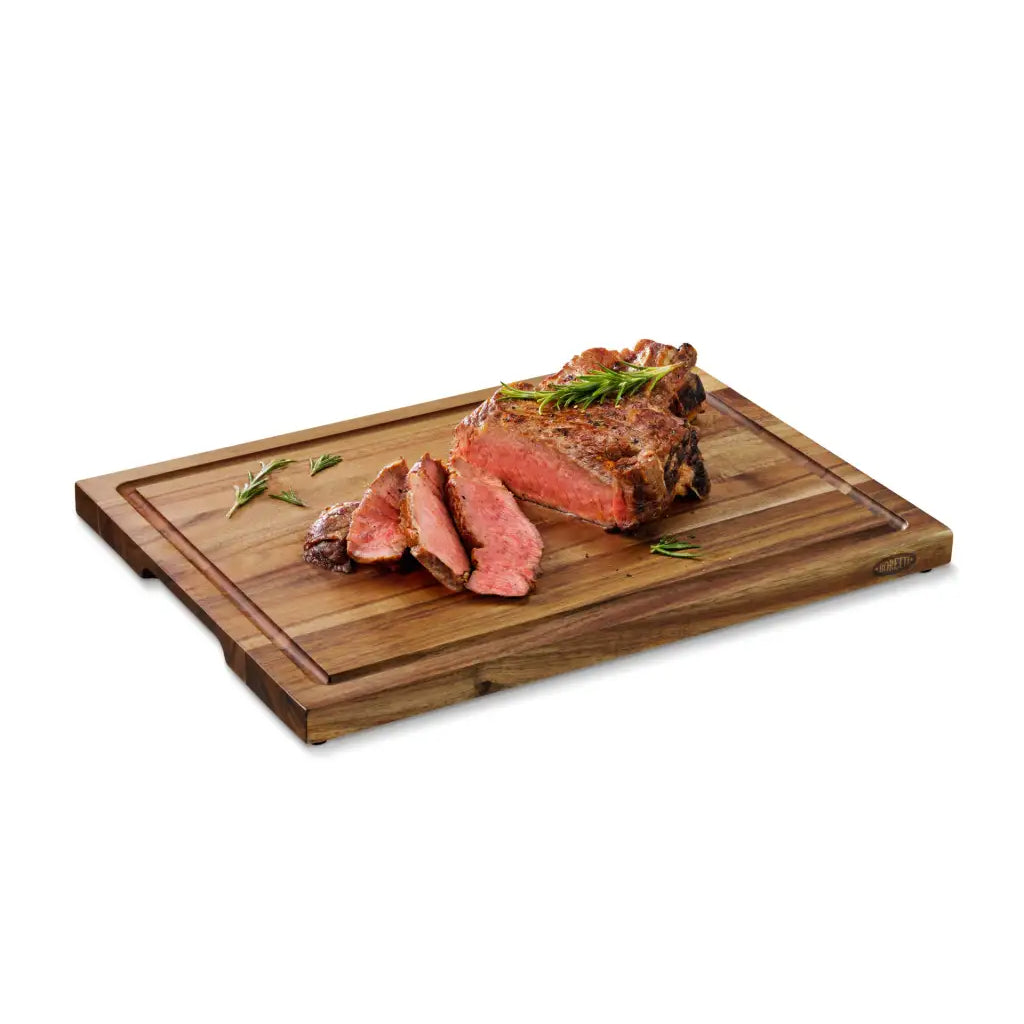 Boretti akácfa vágódeszka steakkel tálalva – vágó- és tálalódeszka egyben, sültekhez ideális