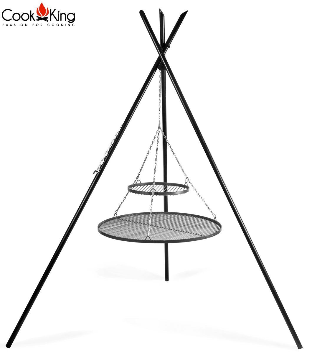 Cook King 210 cm háromlábú állványos grill két függesztett acél ráccsal, porfestett TIPI kialakítás, láncos magasságállítással.