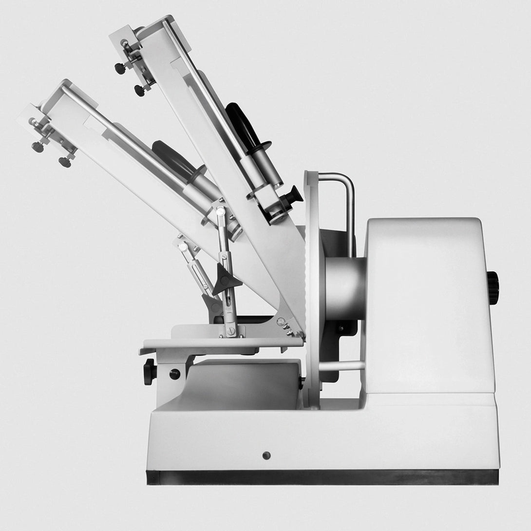 Graef Master 3020 szeletelőgép ergonomikus ételtartó karral és belső vezetősínnel