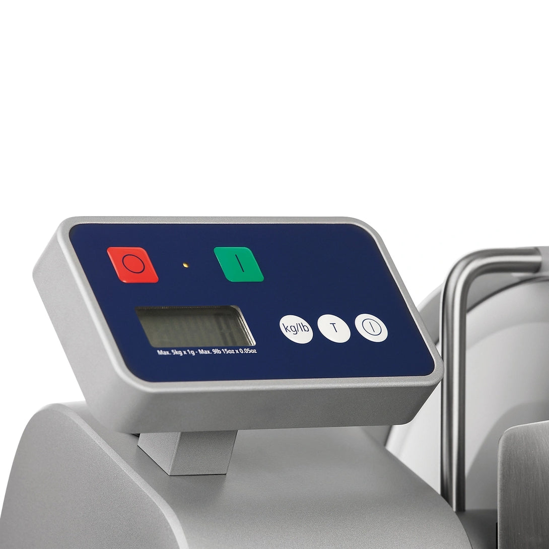 Graef Master 3310 W szeletelő beépített mérleg vezérlőpanel – kg/lb és tara gombok, LCD kijelző.