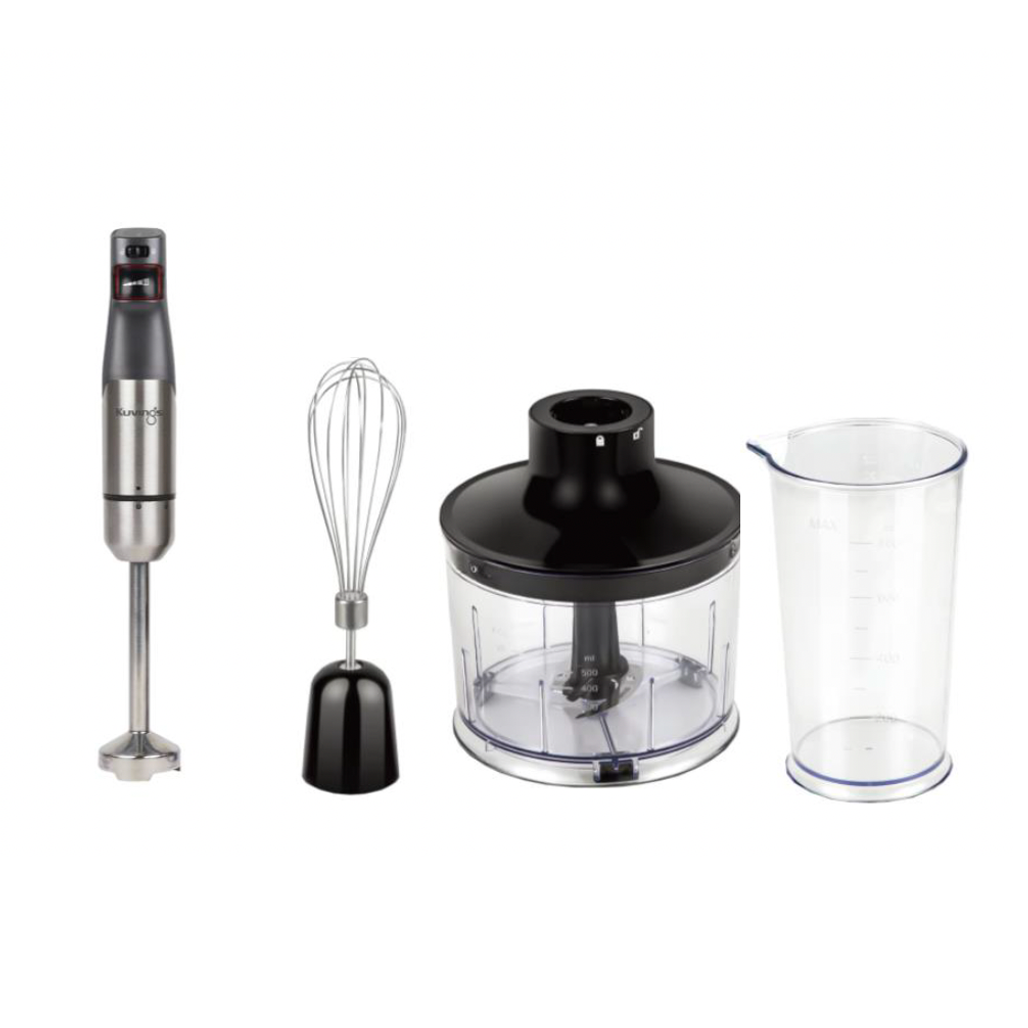 Kuvings Hand Blender szett – botmixer, habverő, 0,5 l aprító tál és mérőpohár együttesen, fehér háttéren.