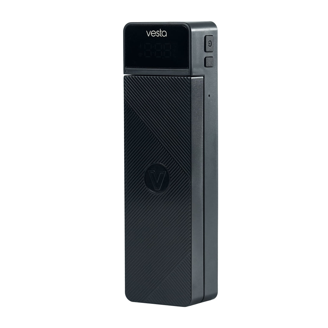 Vestemp BP20 dokkoló és power bank beépített kijelzővel, háromnegyedes nézet, texturált fekete ház.